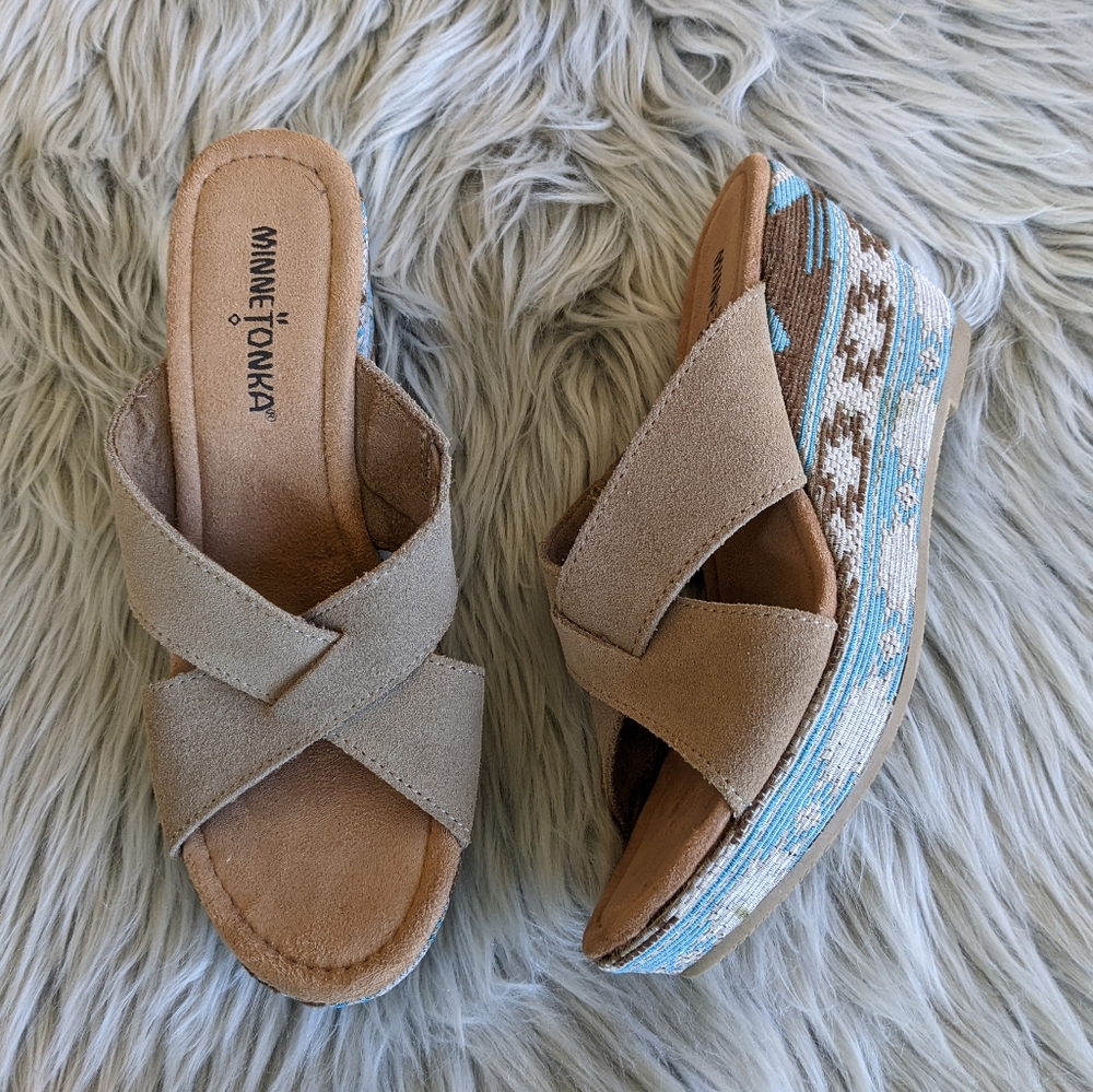 Minnetonka Platform Leather Slides - Picture 3 of 13